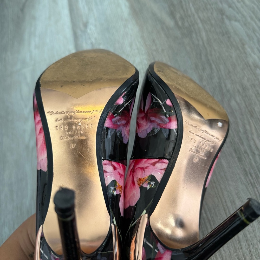 Ted Baker Black Patent Leather Floral Heels Pumps - Picture 9 of 11